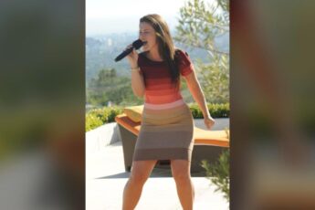 Tara Simon singing at The X Factor USA