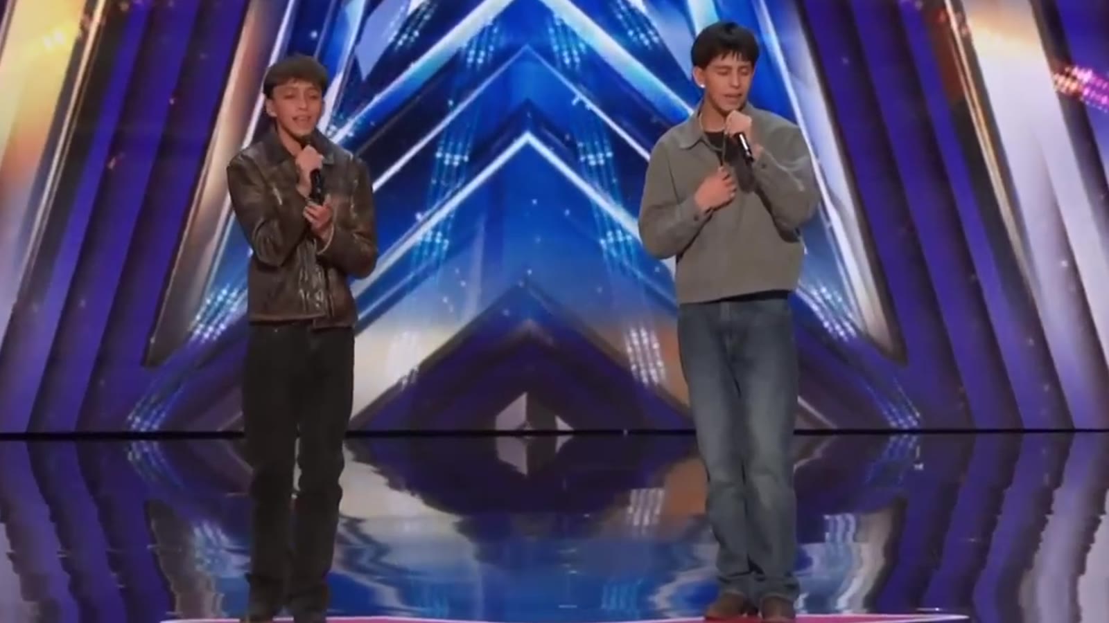 Teen Brothers From Hawaii Hand the Judges Roses, Then Win Them Over With Their Own Song